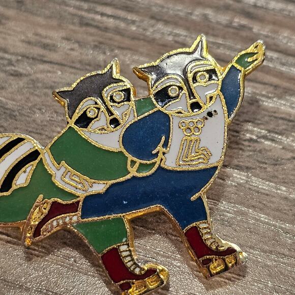 Vintage Cloisonne Enamel Olympic Ice Skating Racoons Brooch Pin 1979 - Picture 3 of 6